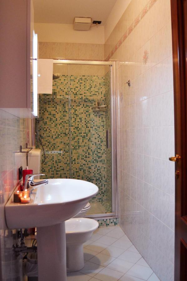 Venice Lion Residence - Vespucci Mestre Zewnętrze zdjęcie A shower cubicle