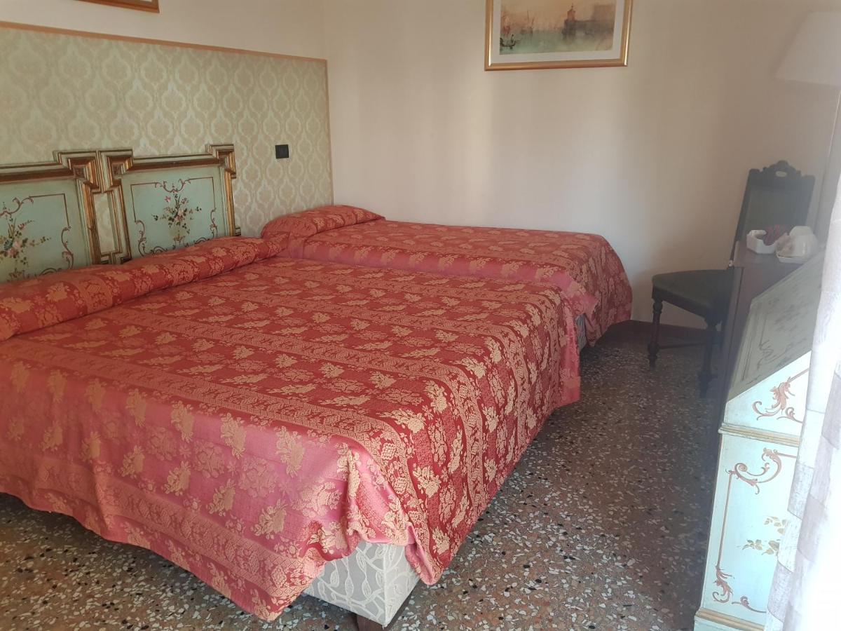 Venice Lion Residence - Vespucci Mestre Zewnętrze zdjęcie A room at the hotel